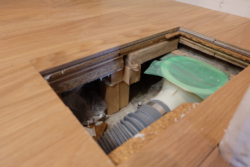 マンションリノベ事例(床の断面写真)